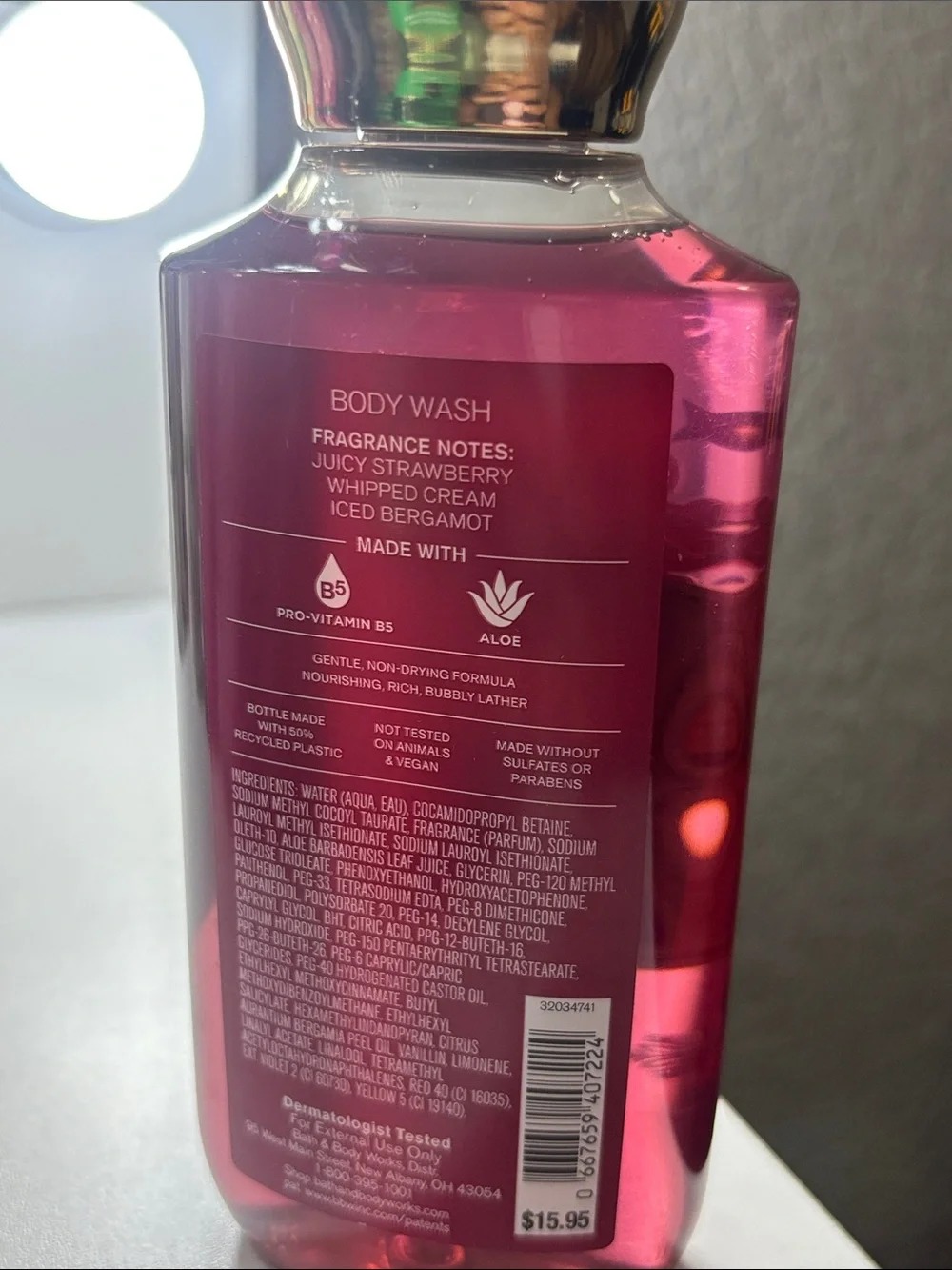 Bath & Body Works Strawberry Snowflakes Body Wash - Pink